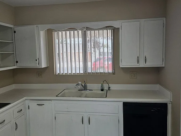 10010 W Andover Ave — Photo 6