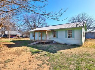 804 N Cryer St, Winters, TX 79567