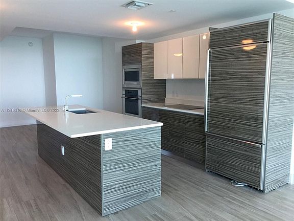 5th image of 460 NE 28th St APT 3104