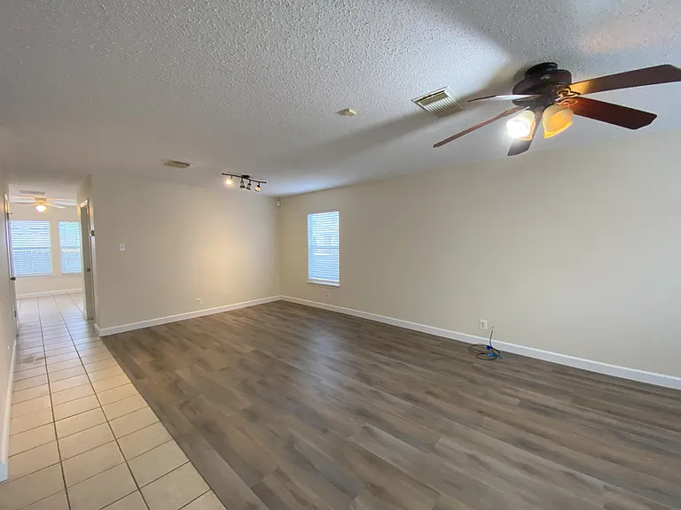 8802 Bridgefield — Photo 5