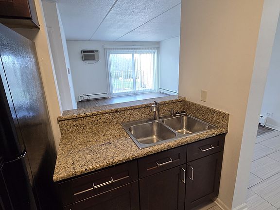 5th image of 300 W Fullerton Ave APT 325