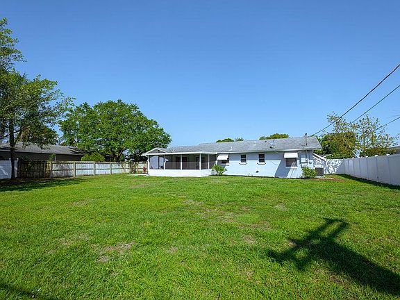 2nd image of 710 NE Camino St