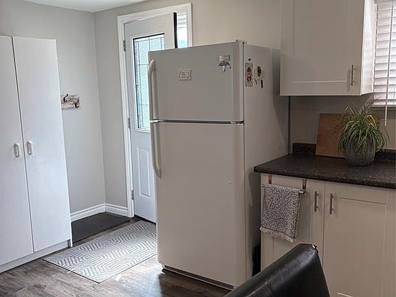 5th image of 66 Woods St
