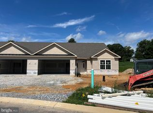 628 Bluff Stone Dr #9, York, PA 17402
