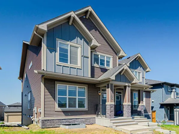 186 SE Aquila Dr NW, Calgary, AB T3R 1Y5