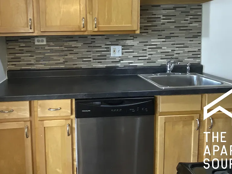 1255 W Henderson St #3 — Photo 5