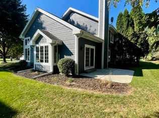 N26W26232 Quail Hollow Rd #B, Pewaukee, WI 53072