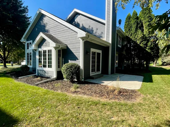 N26W26232 Quail Hollow Rd #B, Pewaukee, WI 53072