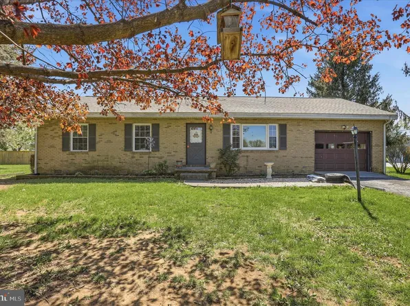 14 Windsor Ln, Bunker Hill, WV 25413