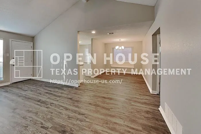 3 bed, 2.0 bath, 1620 sqft, $2,300 — Photo 4