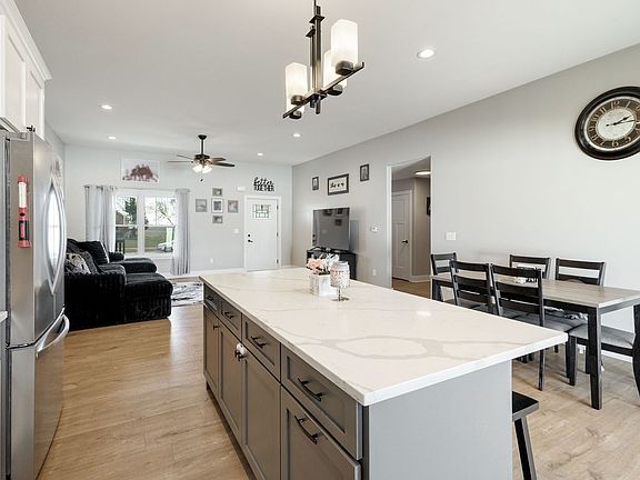 4th image of 1059 Hummingbird Ln