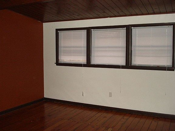 5th image of 908 Maybelle St NE