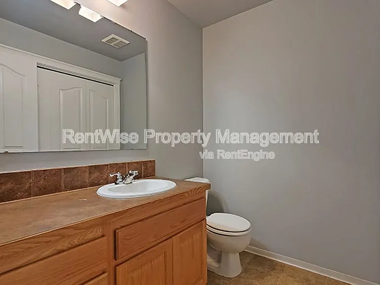575 W Elias St — Photo 14