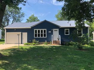 464 1st St, Hudson, IA 50643