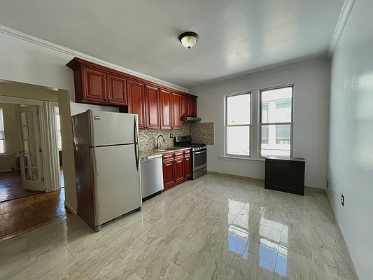 Rented by Astoria Realty | media 2