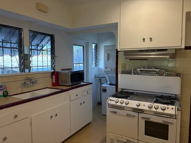 4228 Gateway Ave — Photo 4