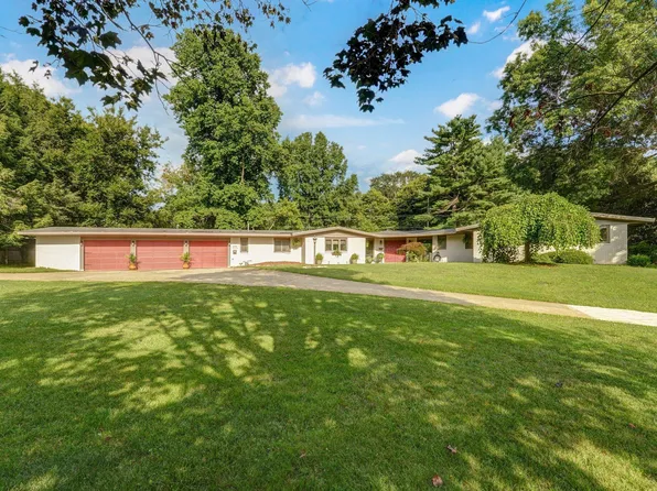 2274 S Edgewater Drive, Springfield, MO 65804