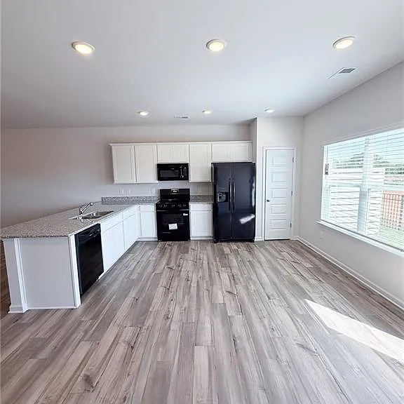 1013 Stiles Ct — Photo 3
