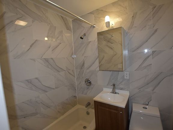 3rd image of 31 Catherine St APT 2B