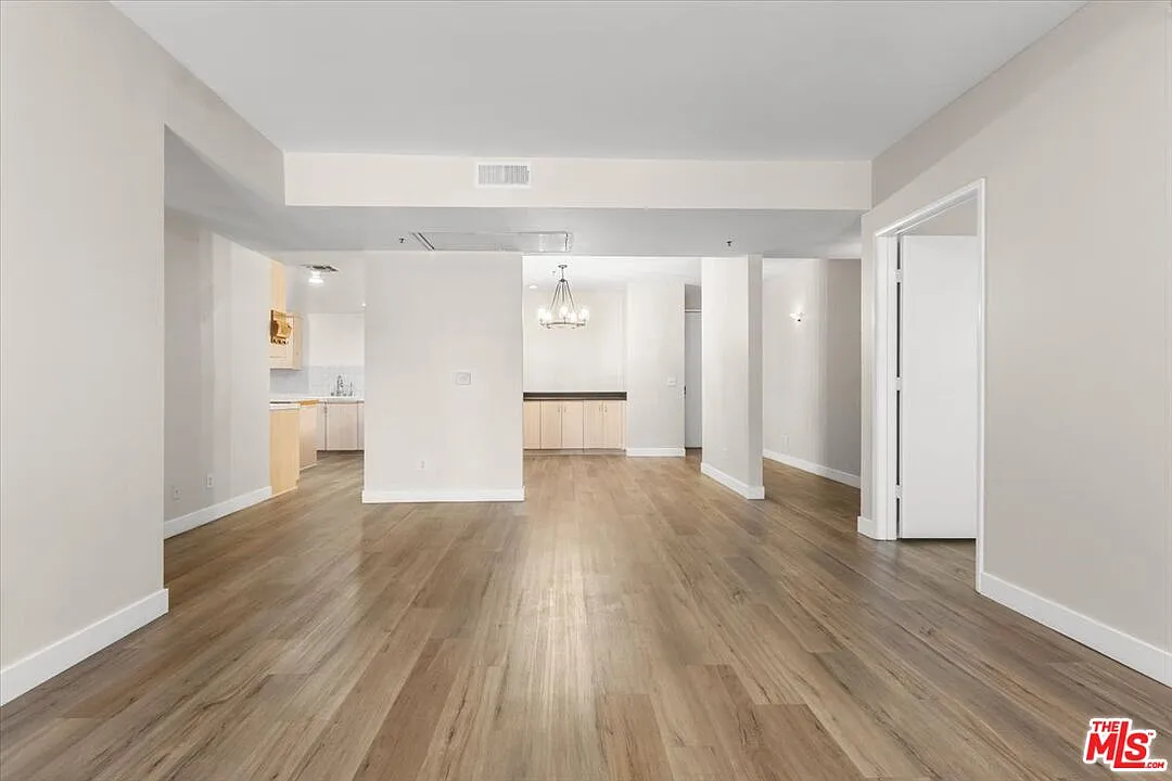 2 bed, 2.0 bath, 1415 sqft, $3,400 — Photo 3