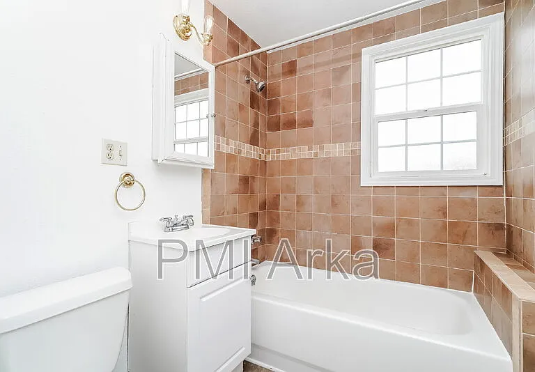 7306 S 115th St — Photo 13