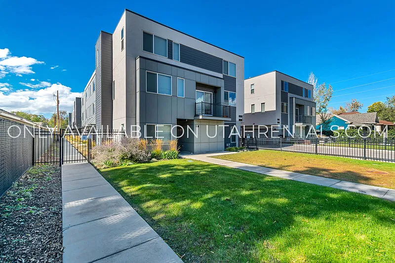 2 bed, 2.5 bath, 1758 sqft, $2,500 — Photo 2