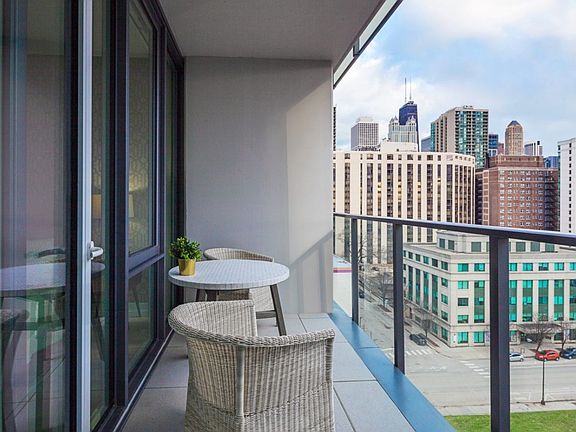 5th image of 1141 N Wells St #402