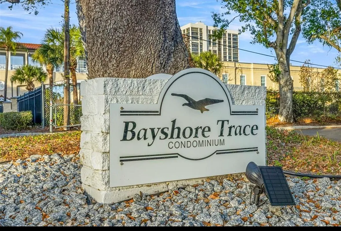 2 bed, 936 sqft, $2,100 — Photo 1