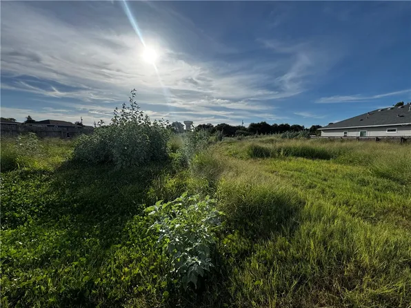 1922-1930 Sunglo Dr, Corpus Christi, TX 78418