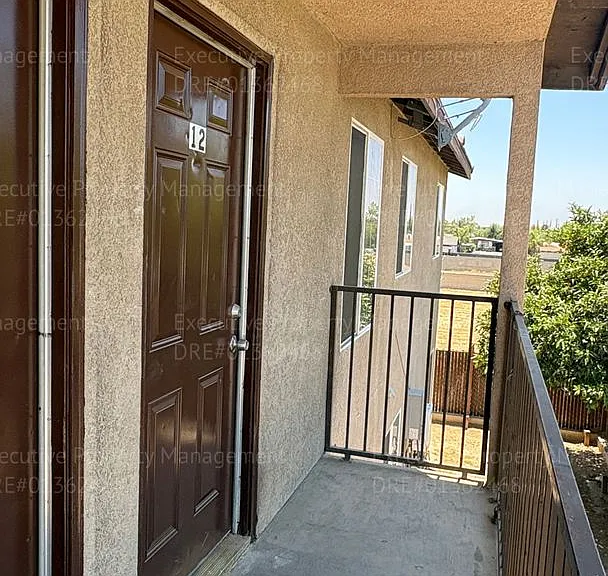 3017 Potomac Ave — Photo 3