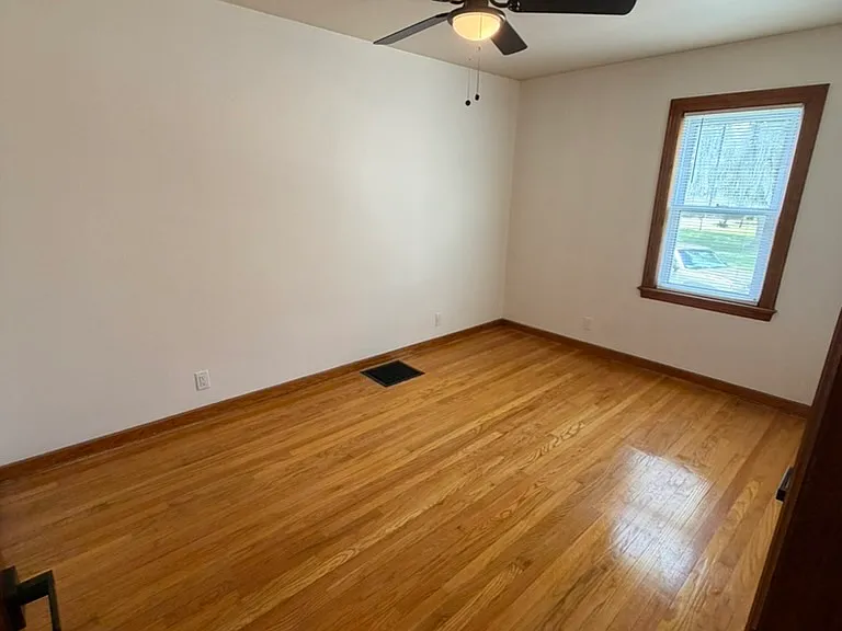 307 N Main St — Photo 16