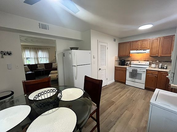 3rd image of 128 Allen Dr #128