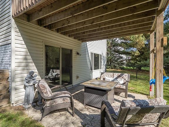 5th image of 2866 234th Ave NW