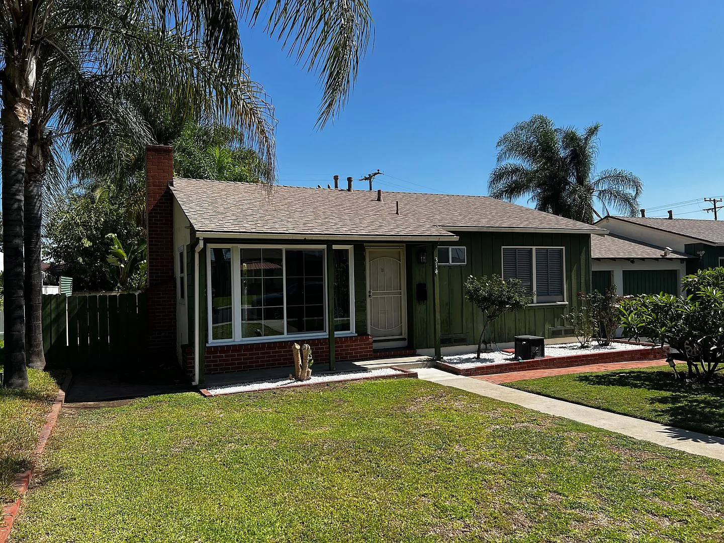2 Bedroom 1 Bath Duplex for Rent in Montebello with 1 Car Garage — Photo 1