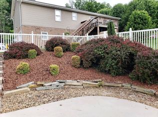 387 Gray Station Sulphur Springs Rd, Jonesborough, TN 37659