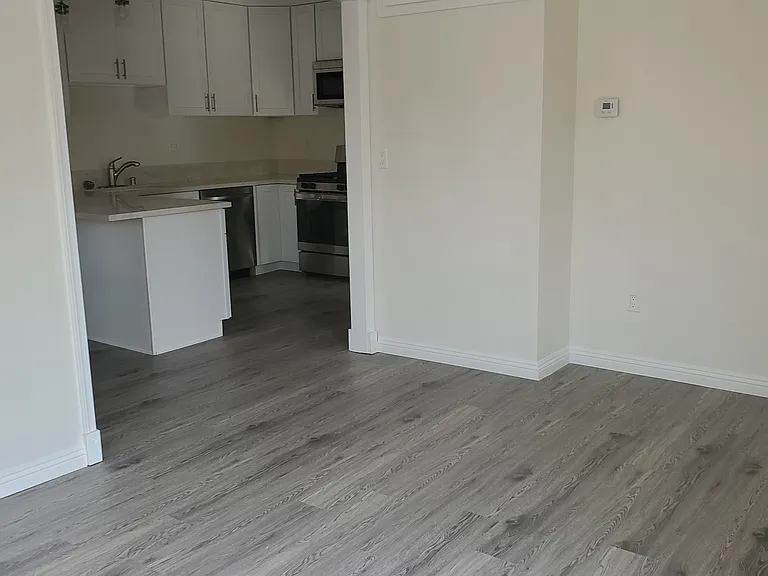 5306 Romaine St — Photo 17