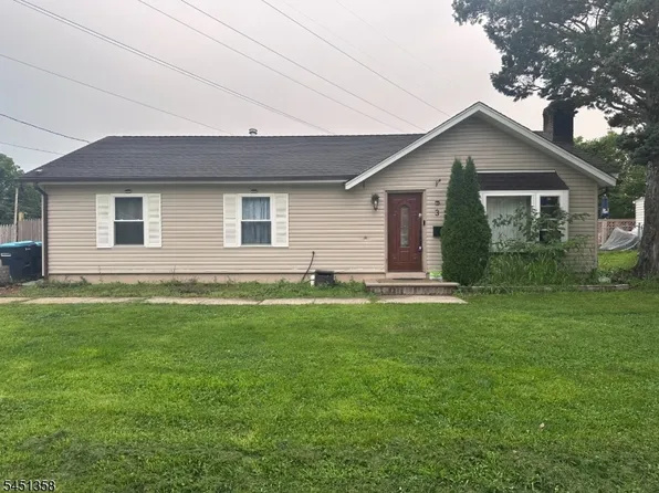 3 Lawrence Dr, Hackettstown Town, NJ 07840