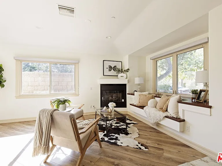 272 N Chester Ave #101 — Photo 5