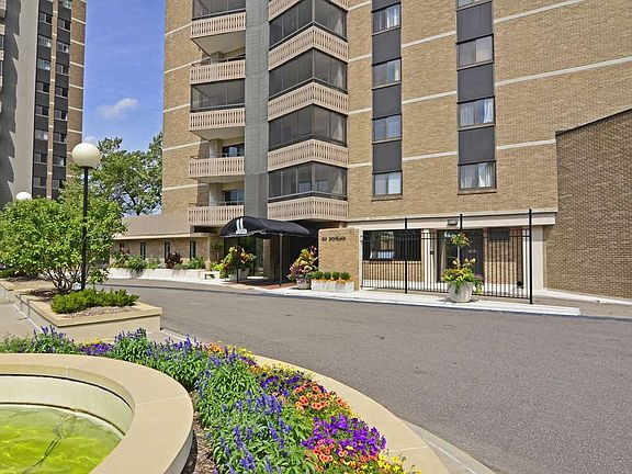 3rd image of 400 Groveland Ave APT 810