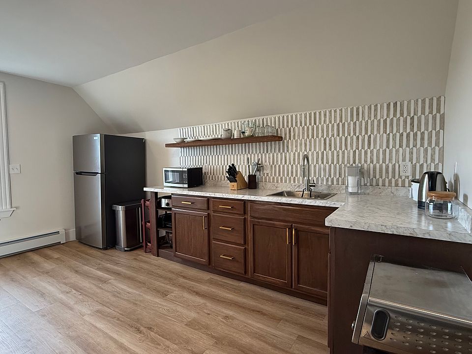 1st image of 251 Fairfield Ave #2