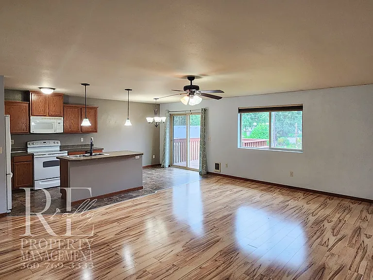 2724 Massachusetts Pl E — Photo 2
