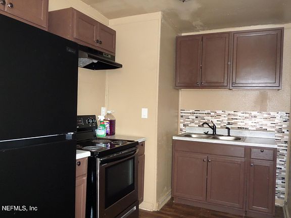 5th image of 1317 E 3RD Street