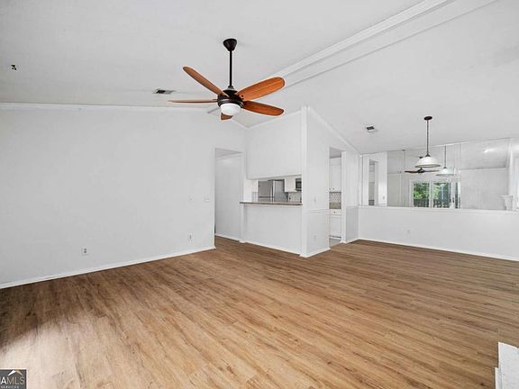 4th image of 530 Warm Springs Cir