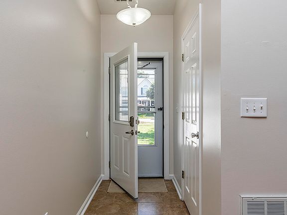 4th image of 2900 Trailside Dr