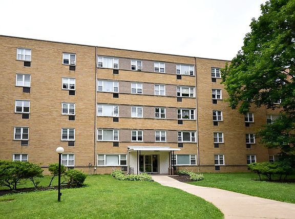 2nd image of 2035 W Granville Ave APT 402