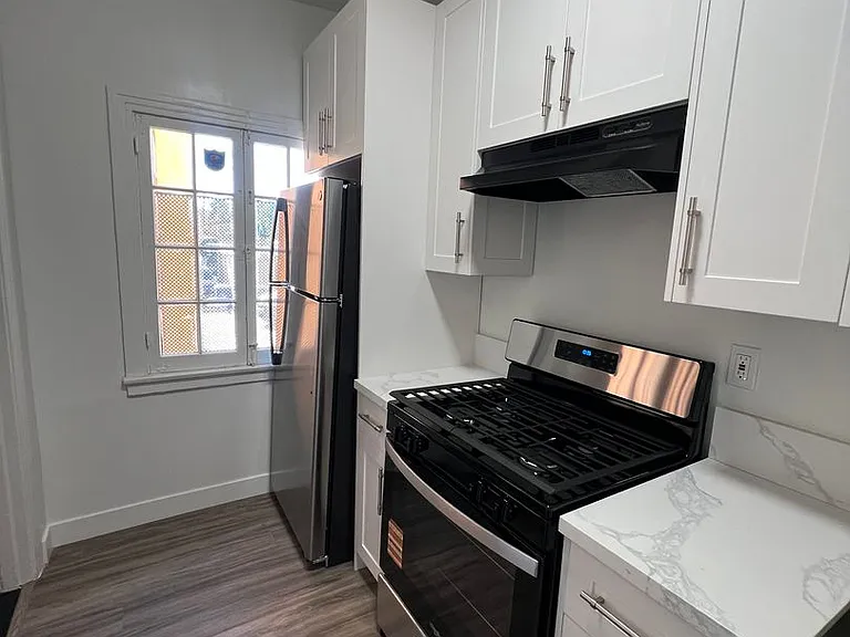 127 N Edgemont St — Photo 34