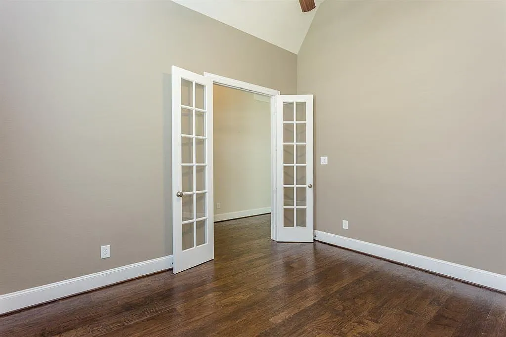 5 bed, 5.0 bath, 4375 sqft, $5,300 — Photo 3