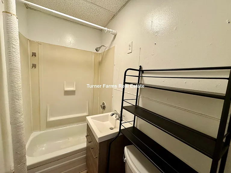 Phillips St — Photo 10
