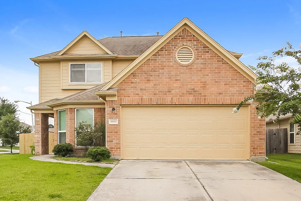 4 bed, 2.5 bath, 2279 sqft, $2,250 — Photo 1