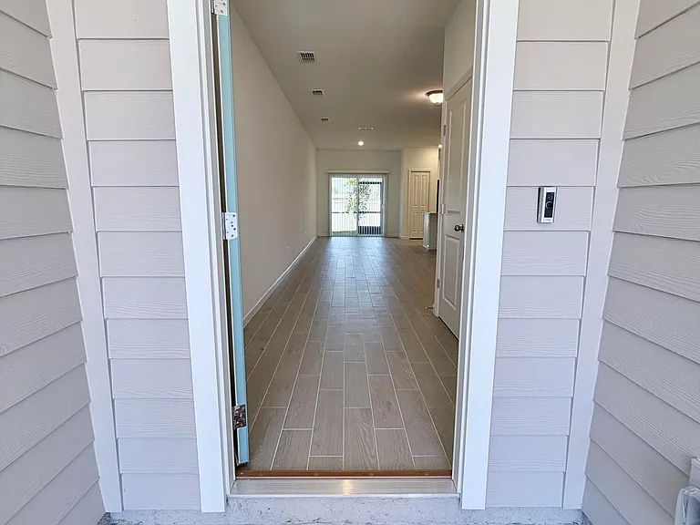 2113 Windward Cay Ln — Photo 3